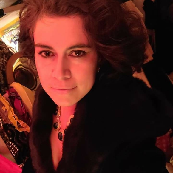 Poshmark - Picture 7 of 8